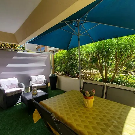 Le Capitole Studio Cabine 25M2 Climatise Terrasse Apartman Fréjus